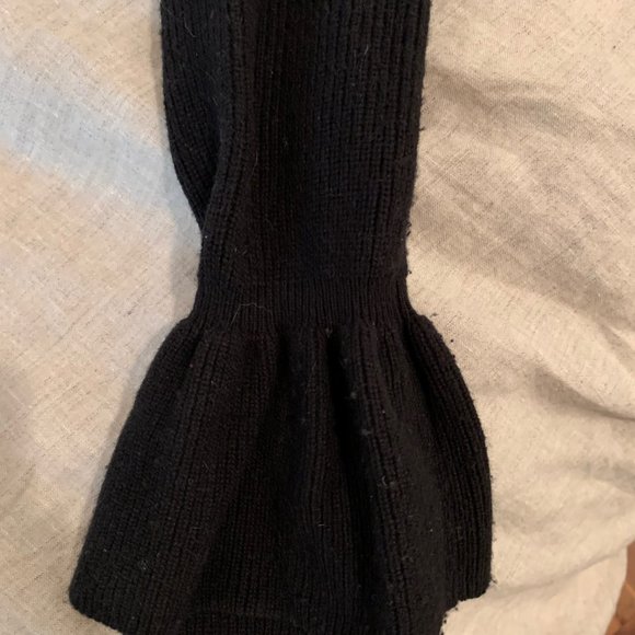 Banana Republic | Ruffled Turtleneck Sweater - Picture 4 of 5